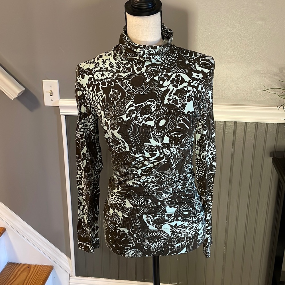 Light blue and brown rouched turtleneck